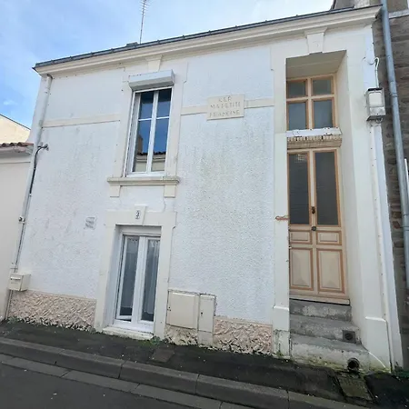 Maison 2* Au Coeur Des Sables-d'olonne, A 300m De La Plage, Equipee Et Proche Commerces - Fr-1-197-590 Hébergement de vacances *