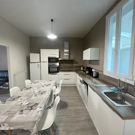 Maison 2* Au Coeur Des Sables-d'olonne, A 300m De La Plage, Equipee Et Proche Commerces - Fr-1-197-590 Hébergement de vacances *