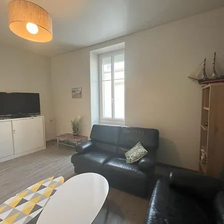 Hébergement de vacances Maison 2* Au Coeur Des Sables-d'olonne, A 300m De La Plage, Equipee Et Proche Commerces - Fr-1-197-590